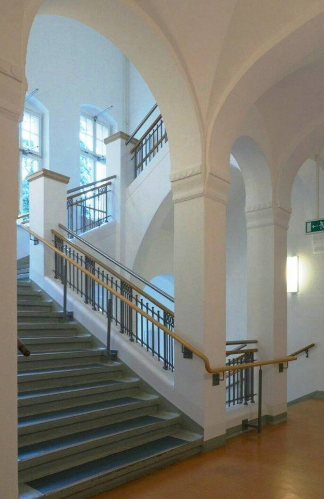 Ansicht des renovierten historischen Treppenaufgangs.